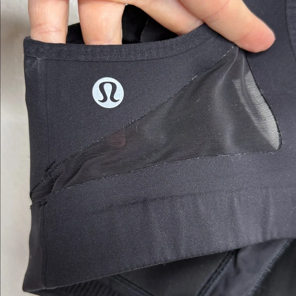 Lululemon Black Full Support Convertible Sports Bra Women Size D32 BLEMISH